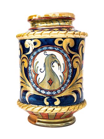 Vaso in maiolica a lustro metallico di gusto rinascimentale con medaglione raffigurante grifo   Manifattura di Gualdo Tadino degli anni Trenta del Novecento