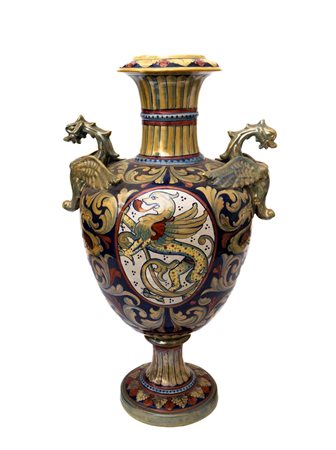 Grande vaso in maiolica a lustro metallico realizzato da Lorenzo Rubboli con anse draghiformi  Manifattura di Gualdo Tadino del XX secolo