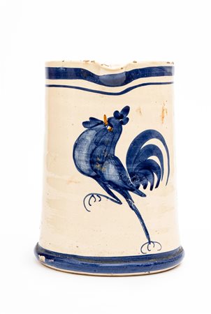 Piccola caraffa decorata con un gallo blu.    Manifattura Castelli dell'ultimo quarto del XX secolo