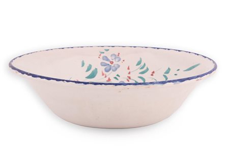 Grande bacile in maiolica a fondo bianco decorato con mazzetto di fiori. Bordura realizzata in blu a spugnetta   Manifattura di Palena del XIX secolo