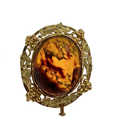 Spilla in oro e ambra, 20° century