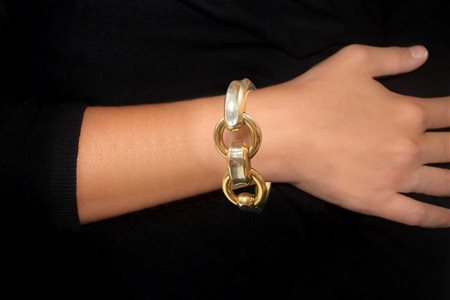 Bracciale semirigido in oro giallo satinato 