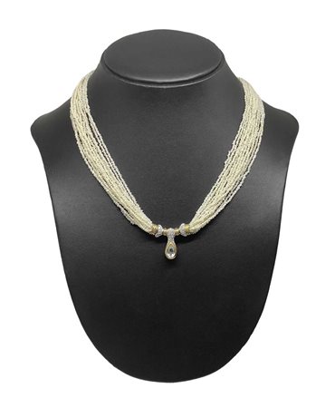 Collana con perle orientali naturali  e chiusura centrale con brillanti ca 0,83 ct ed acquamarina ca 2.10 ct