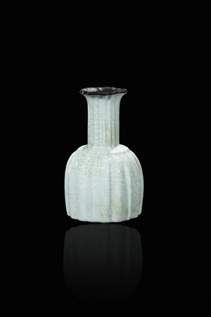 VASO<BR>Vaso a bottiglia in porcellana Guan