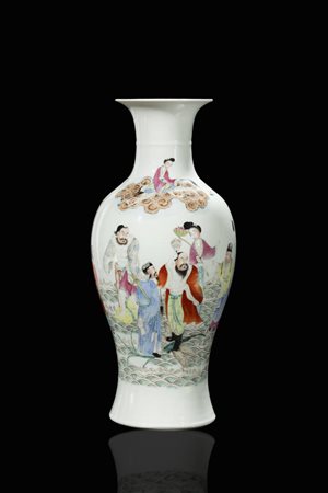 VASO<BR>Vaso in porcellana Famiglia Rosa