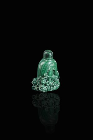 SNUFF BOTTLE<BR>Snuff bottle in malachite