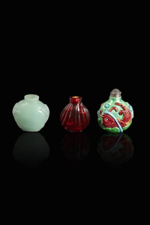 LOTTO DI TRE SNUFF BOTTLE<BR>Lotto di tre snuff bottle