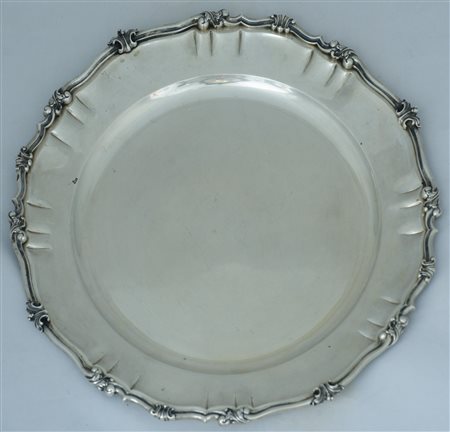 Vassoio in argento 800 Italia, fine XIX secolo 38 cm diametro Inciso e...