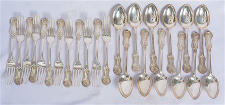 12 cucchiai e 12 forchette in argento Inghilterra, seconda metà XIX secolo...