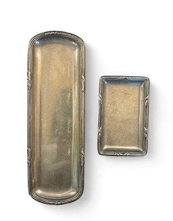 Due piccoli vassoi in argento 800 Manifattura italiana, inizi XX secolo 24 x...