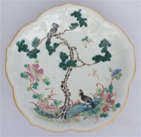 Alzatina Cina, tarda dinastia Qing 6 x 21 cm In porcellana policroma decorata...