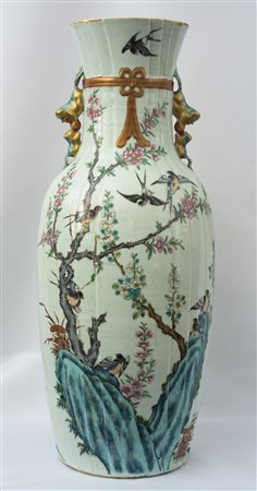 Grande vaso Cina, tarda dinastia Qing, XIX/XX secolo H 62 cm In porcellana...