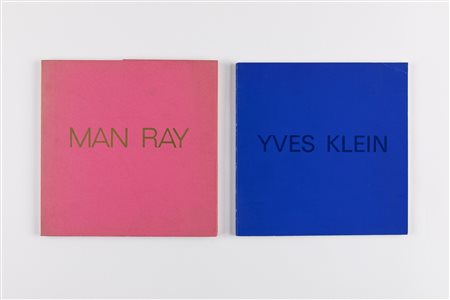 Yves Klein (rif.) - Man Ray (rif.) (Filadelfia, Pennsylvania, Stati Uniti 1890-Parigi 1976, Nizza 1928-Parigi 1962)  - lotto composto da 02 cataloghi (a;b)