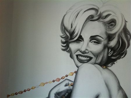 Giorgia Albertelli, Marilyn con collana