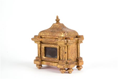 Wooden relic holder