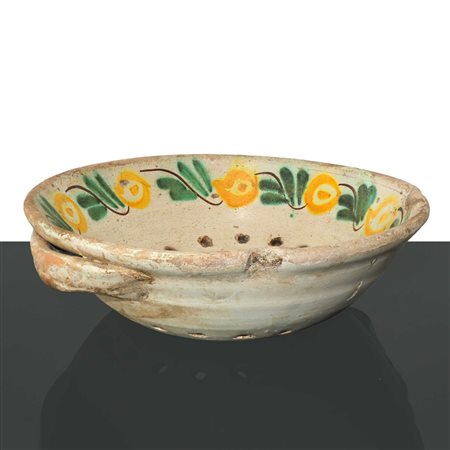 Scolapasta in maiolica policroma di Caltagirone