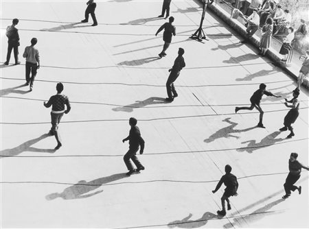 FOTOGRAFIA LEGATI NEL GIOCO DI RENZO TORTELLI, 1955