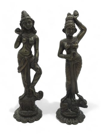 Due statuette di divinità femminili indiane