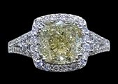 ANELLO IN ORO BIANCO CON DIAMANTE FANCY Importante anello in oro bianco e...