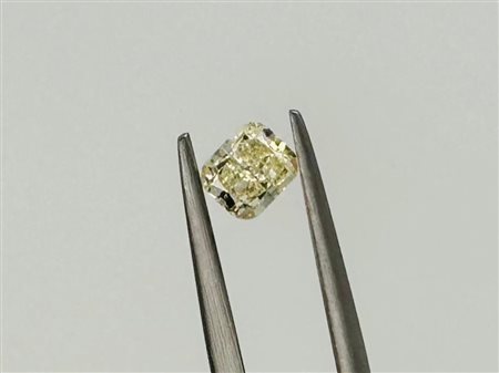 DIAMANTE 0,68 CT FANCY GIALLO CHIARO - SI1 - INCISO AL LASER - UD30113-1