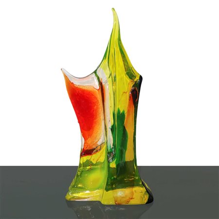 Pino  Signoretto (Venezia 1944-2017)  - Scultura in vetro di Murano dalla forma astratta nei colori giallo, verde, rosso