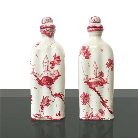 CASTELLI ARTE CERAMICA - Coppia di bottiglie in maiolica bianca con castello e motivi floreali rosa, 20th secolo