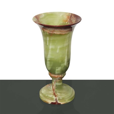 Vaso in onice sui toni del verde, 20th secolo