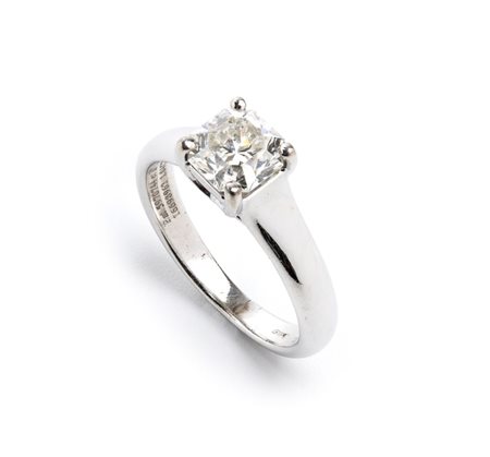 TIFFANY  
Collezione Tiffany True®, anello in platino con diamante  
 