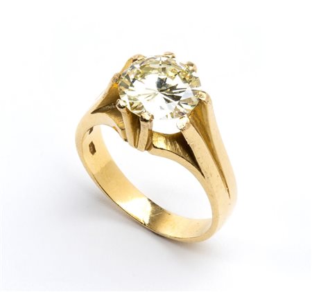  
Anello solitario con diamanti 2.10 ct circa 
 