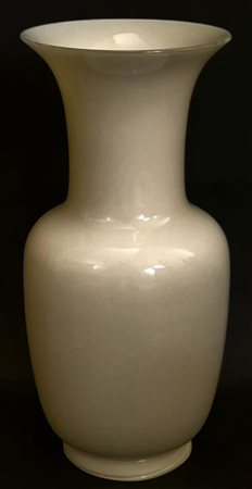 Vaso Opalino in vetro di Murano. Produzione Venini, 2008.