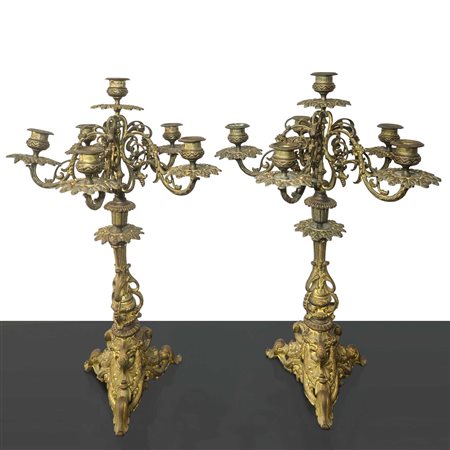 Coppia di candelabri a 6 luci in metallo dorato, nineteen° secolo