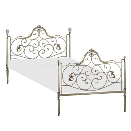 letto in ottone, composto da testata e pediera.