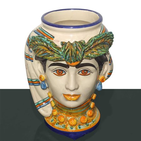 Vaso testa di donna in maiolica di Caltagirone