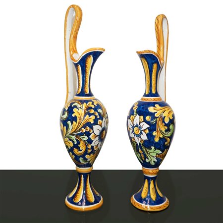 Salvatore Iudici (Caltagirone)  - Coppia di anfore con manico in maiolica di Caltagirone