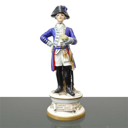 Capodimonte - Statua in ceramica Capodimonte del Capitano Legione Truppe Leggere 1776. Guardia di finanza