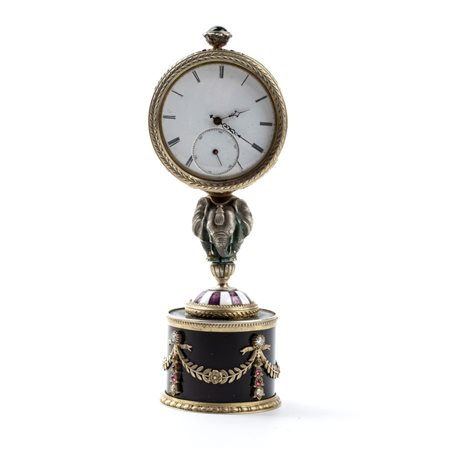 FABERGÉ CARL (a firma) Orologio da tavolo in argento dorato e smalti Anni '10 - '20 