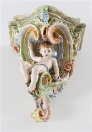 Salvini. Mensola in maiolica policroma invetriata con putto. Seconda metà del XIX e inizi del XX secolo. 