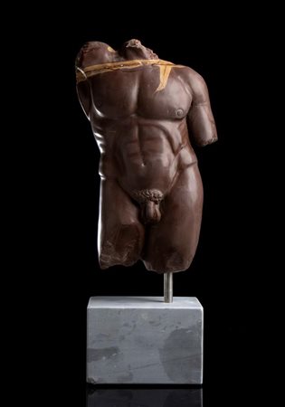 Torso in marmo rosso antico. Roma, fine del XIX - inizi del XX secolo   