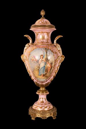 Grande vaso in porcellana decorato in policromia e dorature   Manifattura di Sevres, primi decenni del XIX secolo