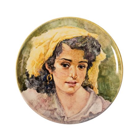 Grande piatto in maiolica raffigurante ragazza in costume abruzzese   Evelina Pogliani