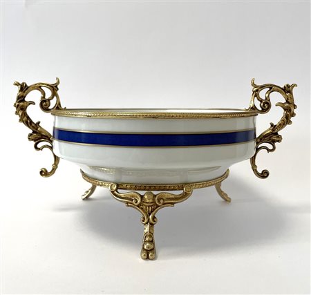 Ciotola con manici in ceramica Limoges nei toni del bianco blu e oro con inserti in bronzo dorato   