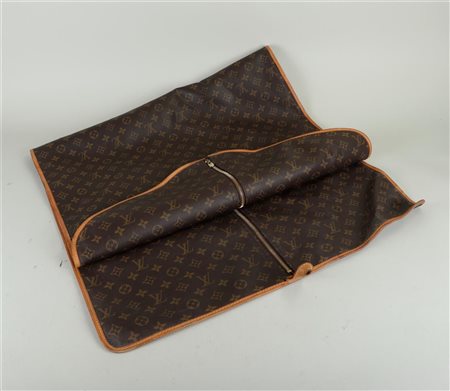 A Louis Vuitton soft Garment bag / clothing cover. 124 x 60 cm.