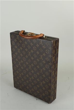 A Louis Vuitton diplomat/document case with combination lock. 38 x 29 x 6 cm.