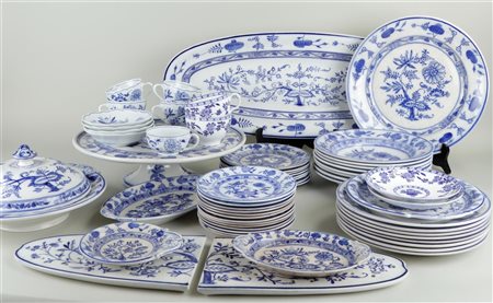 A Villeroy and Boch earthenware, Zwiebelmüster, service part with transfer...