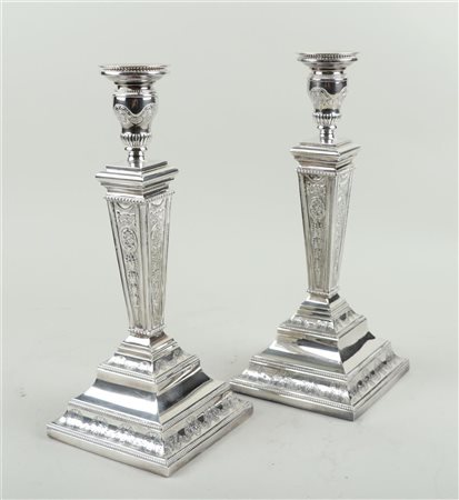 A set of (2) silver candlesticks in Italian style, 2nd grade. Filled. H.: 27 cm.