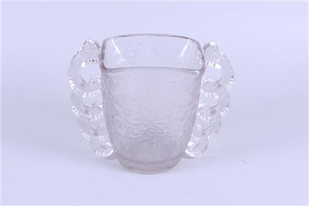 Pierre d'Avesn (1901-1991), partly frosted glass vase. 18 x 22 cm,