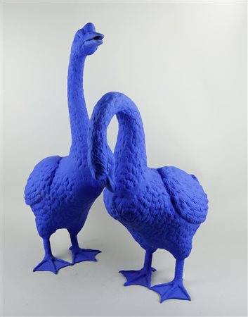 A set of two bronze geese in YKB Ultramarine blue. H. 72 & 55 cm.