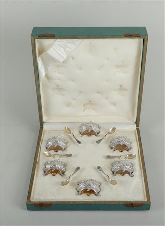 A set of (6) salt cellars with glass bowls and matching spoons, 2nd grade, in...