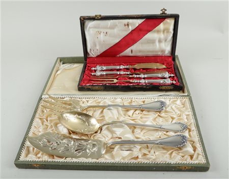 A lot consisting of a partly gilded set of serving cutlery in original box,...