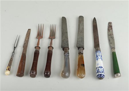 A lot of 18th century knives and forks with, among other things, agate...